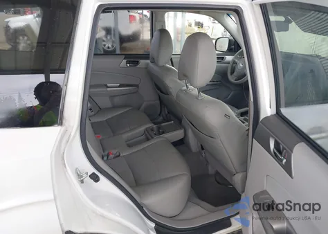 2010 Subaru Forester 2.5X Premium z USA, uszkodzony, nr VIN JF2SH6CC2AH909047